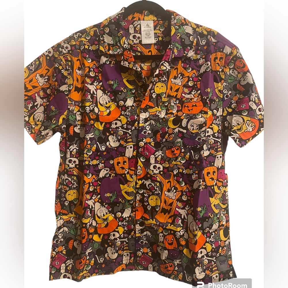 *NWT* Disney Parks Halloween  Mickey
& Friends Button Down Shirt size Small